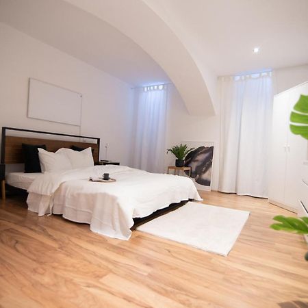 Trendy Souterrain Loft - Near City Center Wina Bagian luar foto
