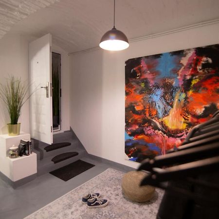 Trendy Souterrain Loft - Near City Center Wina Bagian luar foto