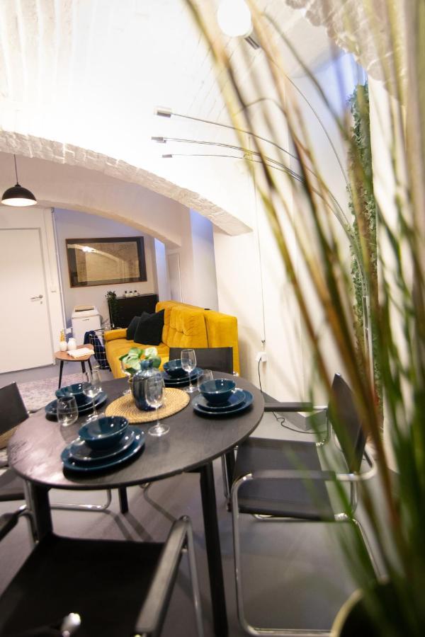 Trendy Souterrain Loft - Near City Center Wina Bagian luar foto