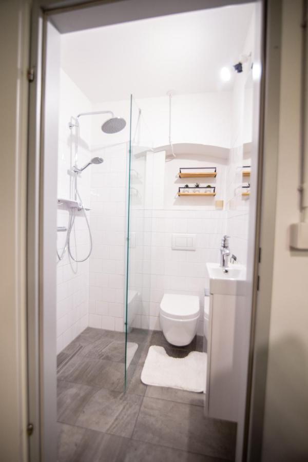 Trendy Souterrain Loft - Near City Center Wina Bagian luar foto