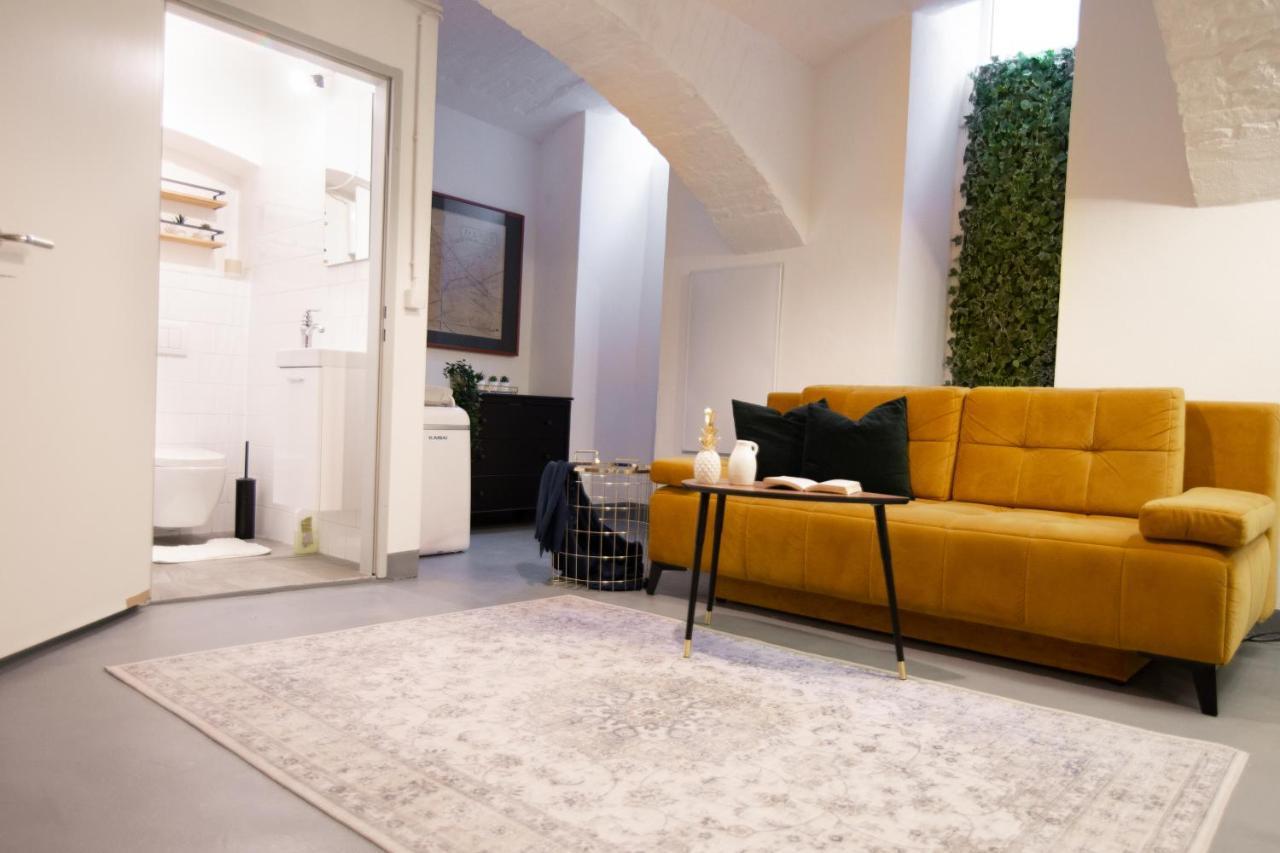 Trendy Souterrain Loft - Near City Center Wina Bagian luar foto